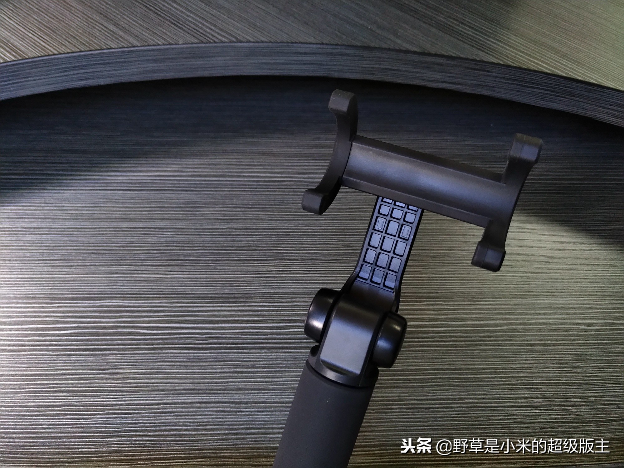 小米支架式自拍杆，89元助你轻松拍出好照片