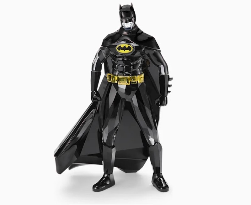 周董要入手了没？施华洛世奇推出“黑水晶版”蝙蝠车同捆蝙蝠侠