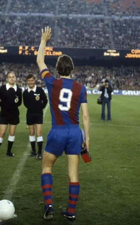 缅怀巴萨传奇巨星克鲁伊夫,怀念克鲁伊夫的时代