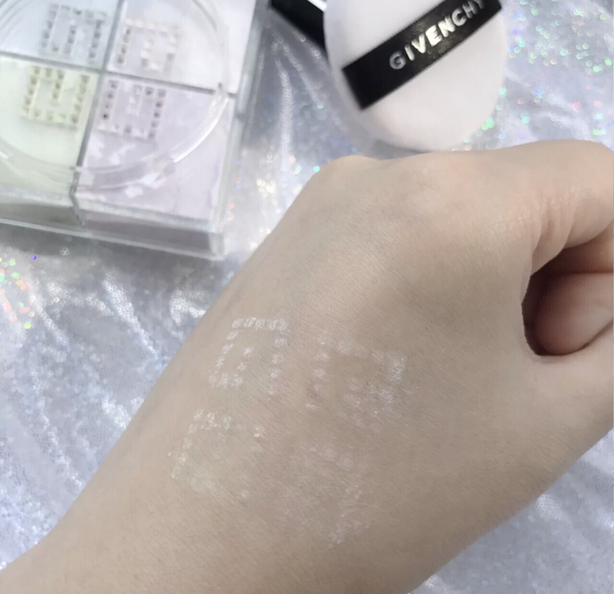 花西子散粉与纪梵希散粉价格对比,花西子散粉和纪梵希四宫格哪个好