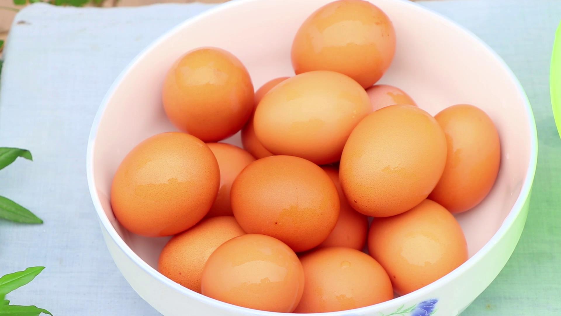 腌鸡蛋不变黄的秘诀,腌鸡蛋怎么腌的流油好吃