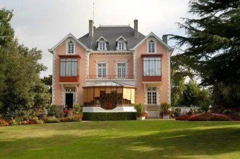 大牌为什么都爱蜜蜂？看完这篇让你买的明白