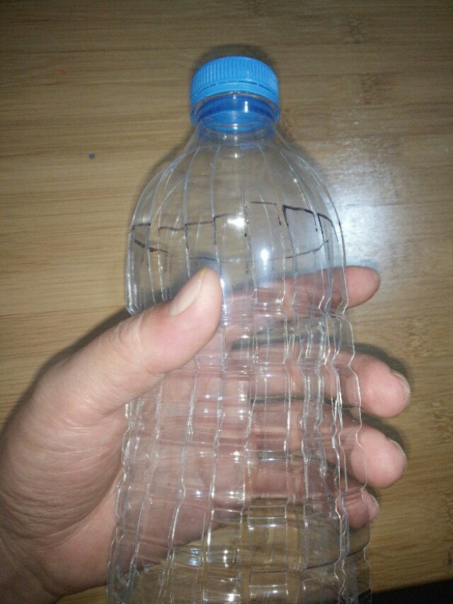 塑料瓶做灯笼的方法步骤图解,塑料瓶创意造型灯笼制作方法