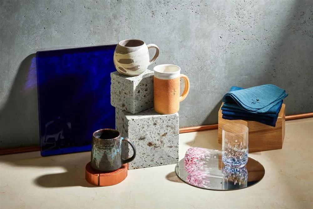 日本星巴克这次质感满分，网友diss中国星爸爸，月饼口味像蜡烛