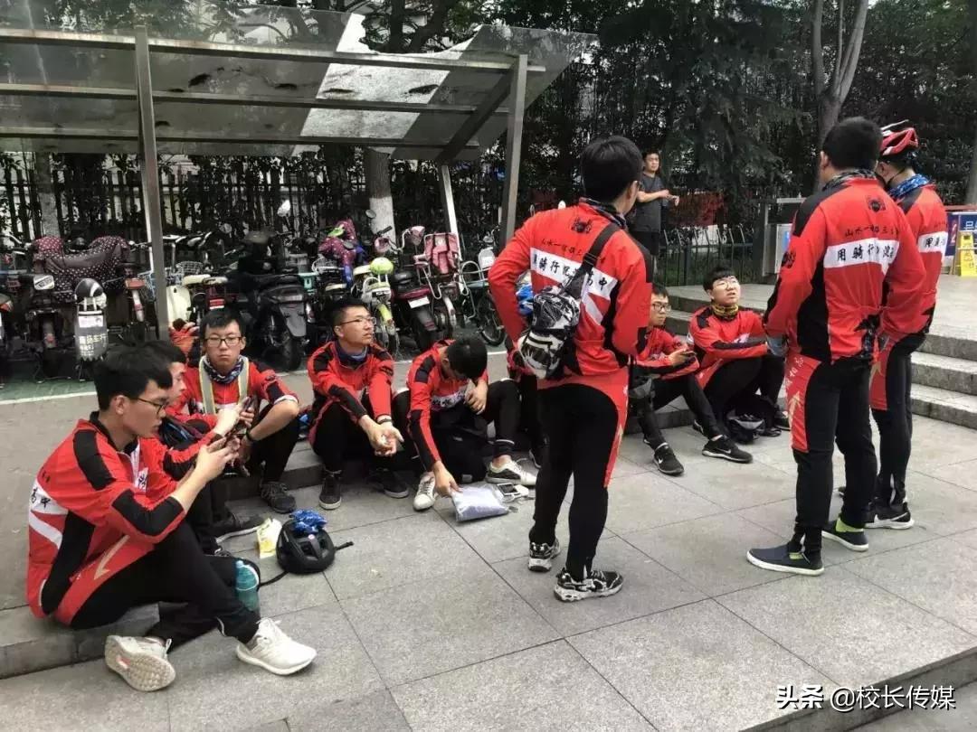 80后老师带11名毕业生骑行1800公里，家长被气住院，有人流泪