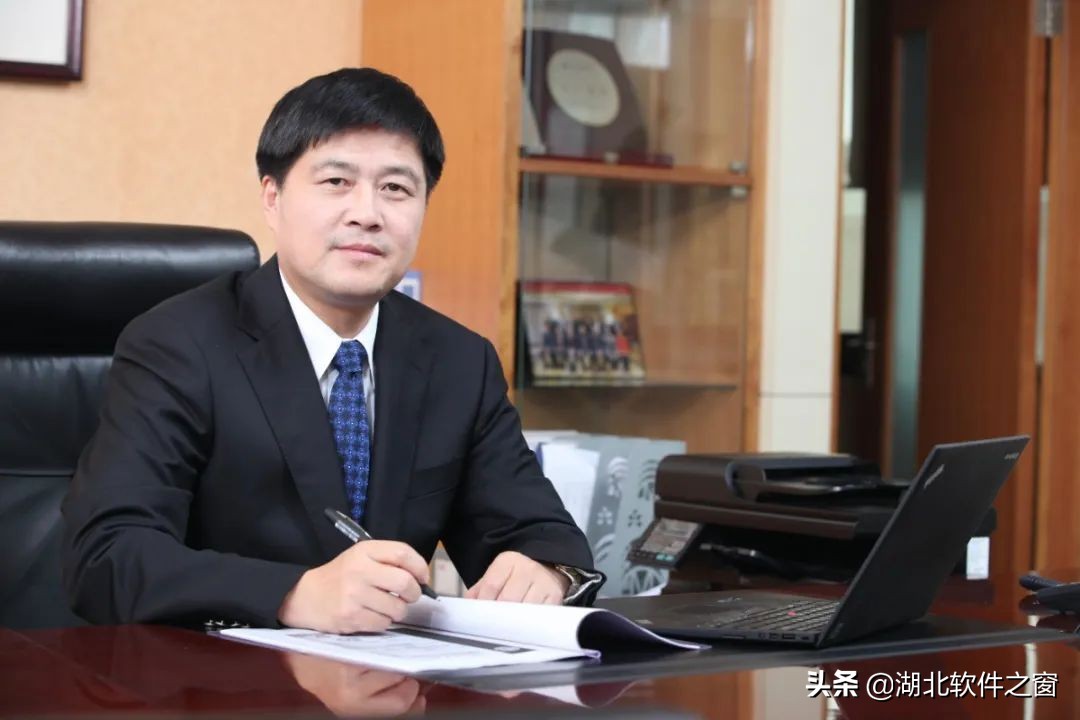湖北软件行业20年·人物故事｜长江通信总裁、*党**委书记熊向峰