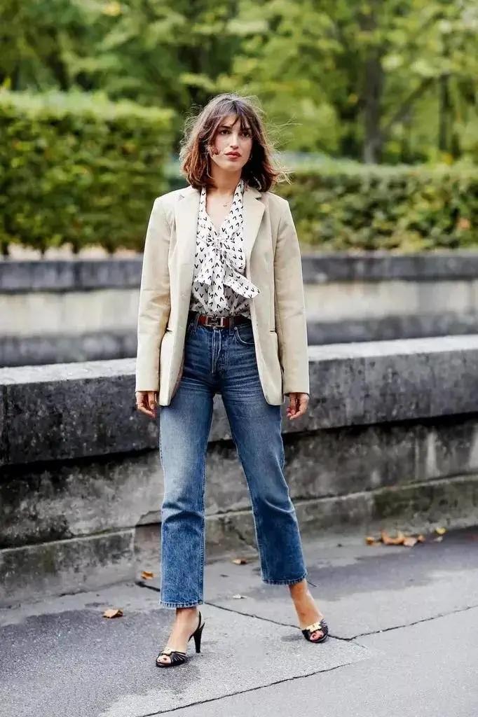 什么样的脸型适合什么样的领口,衬衫大领口好看还是小领口好看