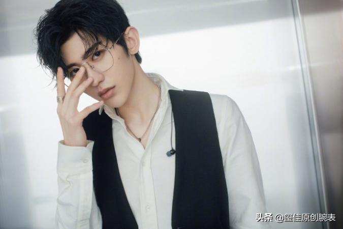 曾经被全网黑的蔡徐坤，凭什么现在又圈粉无数？