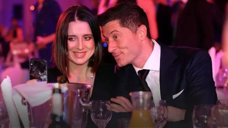 波兰最强“打工人”莱万，与冠军妻子相恋是怎样的体验？