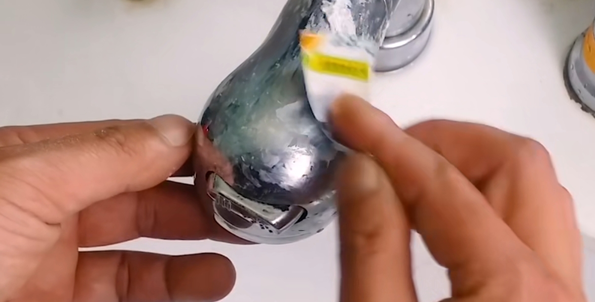 牙膏怎么正确扔掉,牙膏用完先别扔这样用更方便