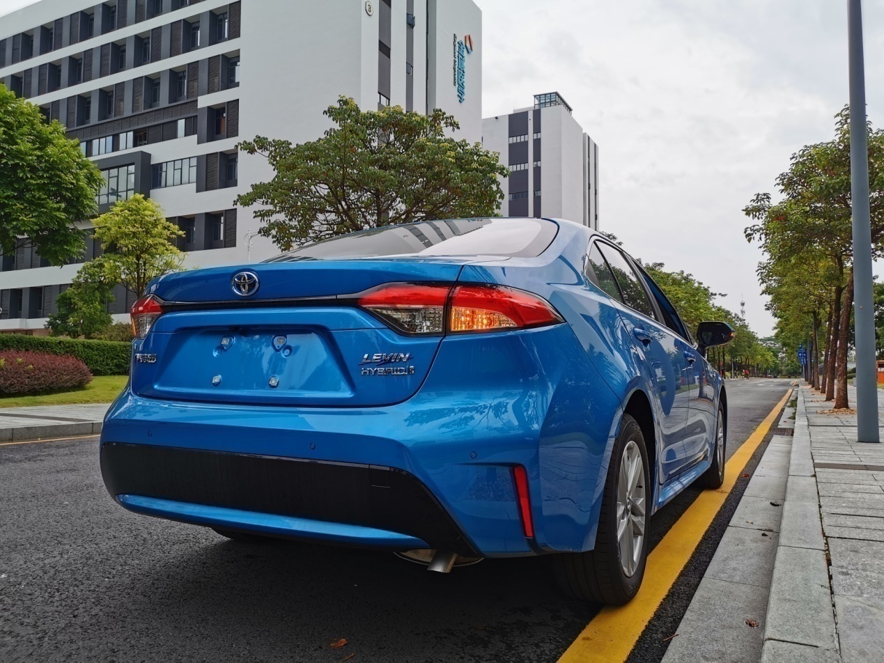 2022款雷凌双擎1.8l豪华版试驾,全新雷凌双擎优缺点