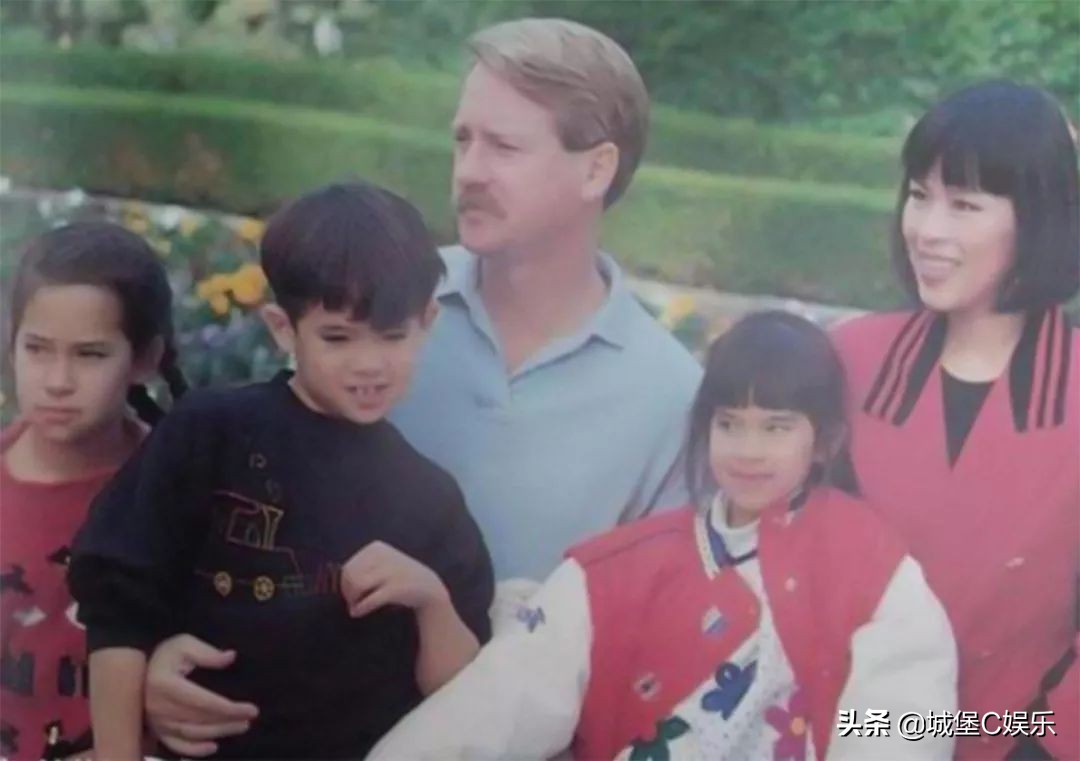 泰王室母女同嫁美国人，一个弃头衔离婚而归，一个回王室恩爱如初