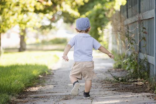 孩子走路磨鞋底是怎么回事,孩子走路总磨鞋头