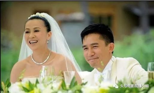 刘嘉玲54岁：经历富商绯闻和裸照风波，不生娃，靠8个字撑到今天