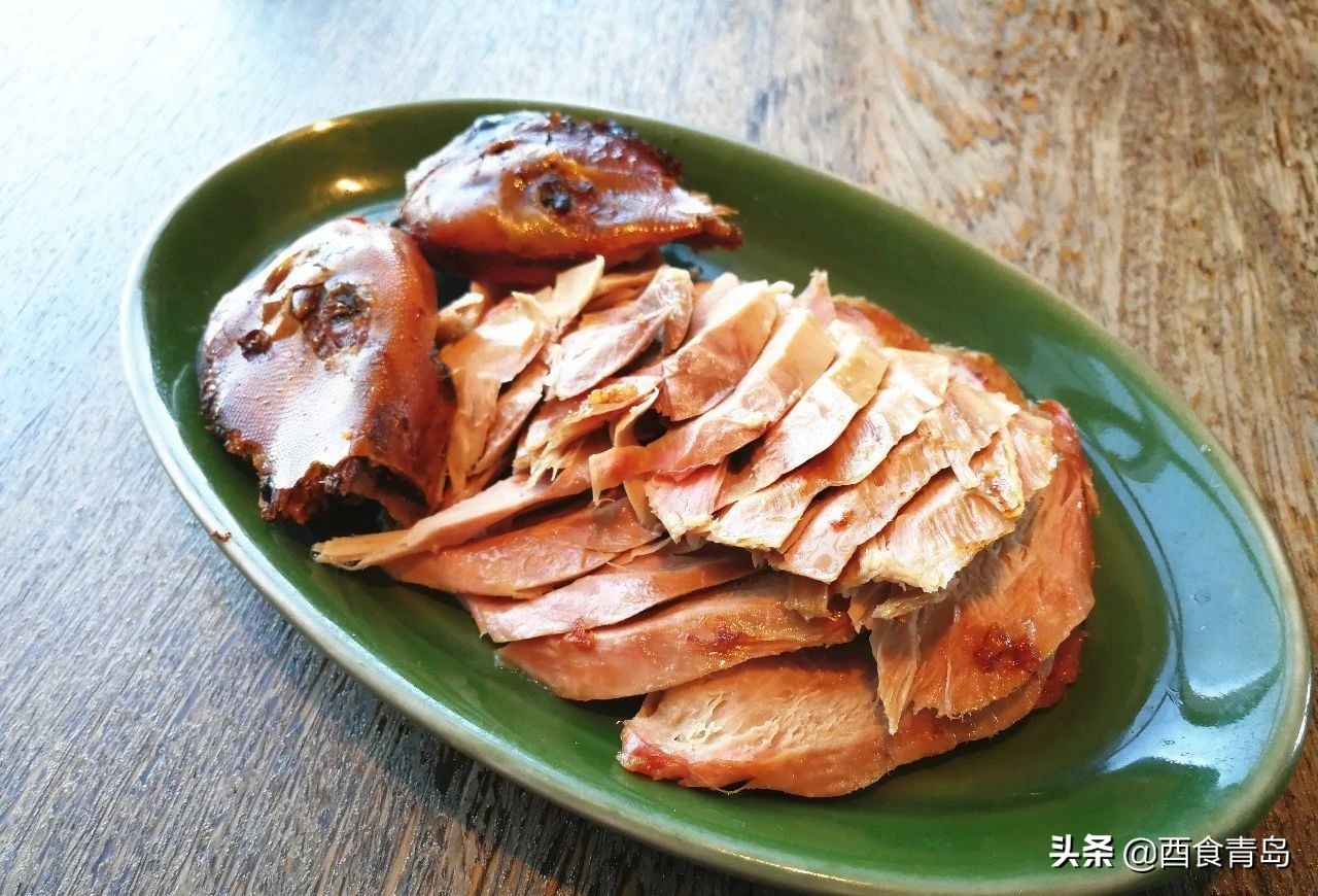 普京大帝在青岛吃的烤鸭,也是我的最爱,除了贵没毛病