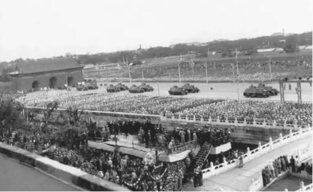 车牌号小细节泪目，穿越70年，来看开国大典背后的故事