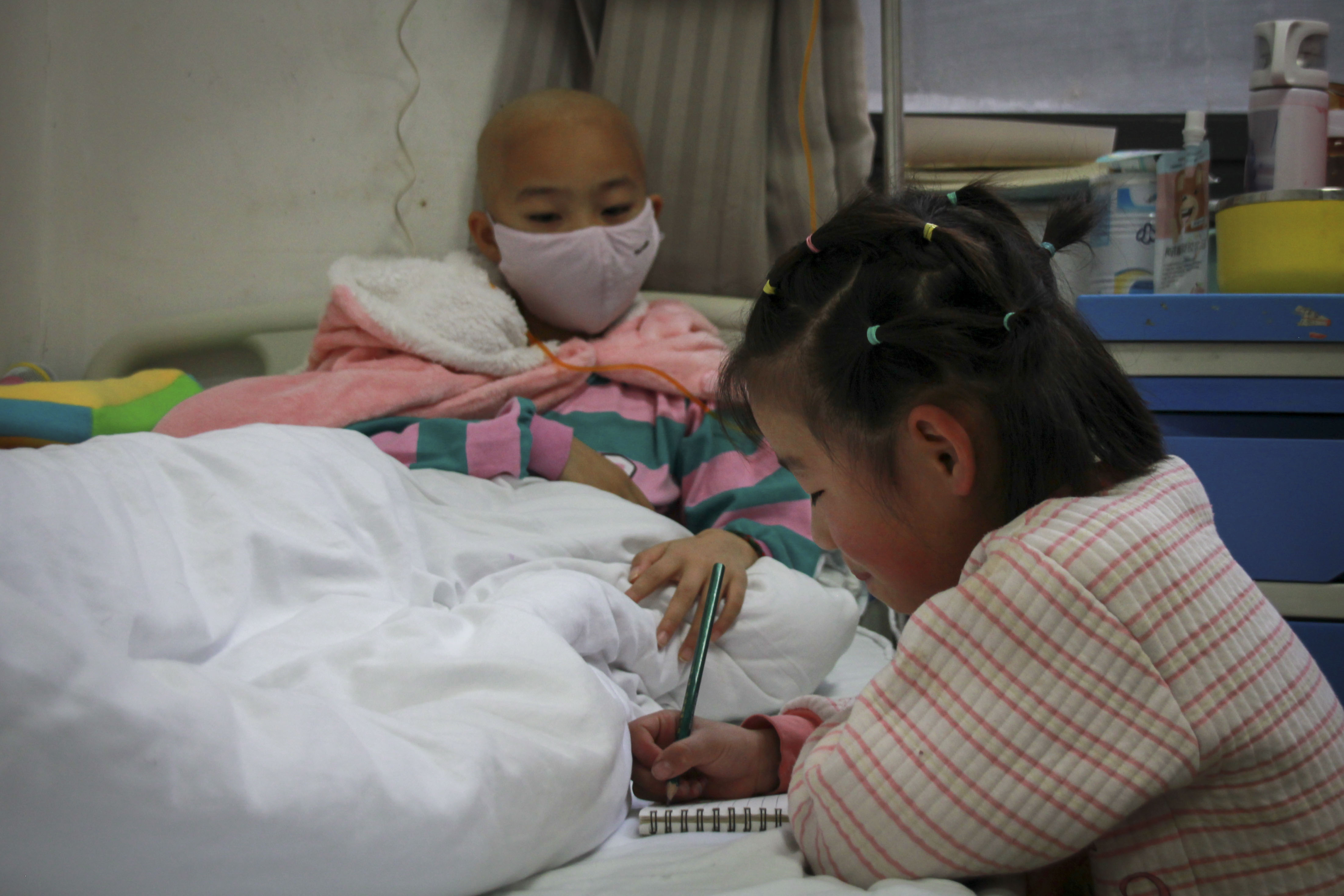 山东7岁女孩为救姐姐捐献骨髓,女子忍痛捐骨髓成功挽救一人生命