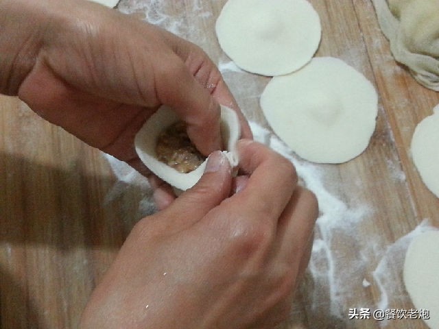 包包子的捏法慢动作简单,最简单包包子手法教程视频