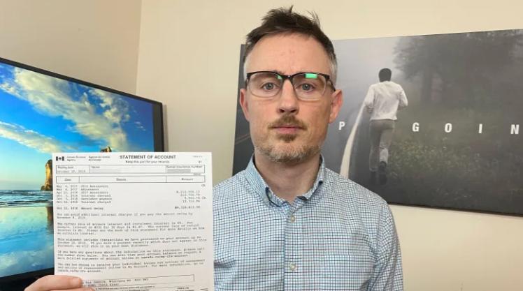 CRA犯下大错！17岁倒霉蛋被追缴税款，银行卡被扣成负数