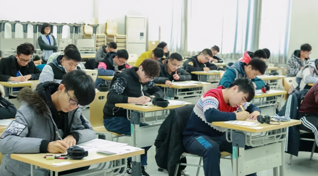 大学英语四级大几考,英语等级考试与四级有什么区别