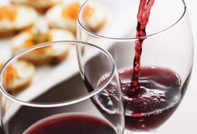 如何鉴别真假红酒的方法 (怎样辨别真假红酒的方法)