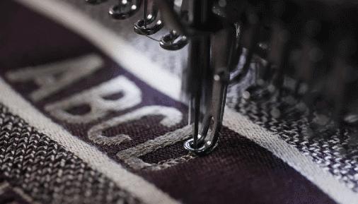 还在执迷于小包？王菲、杨幂早就背上了实用能装的...购物袋？