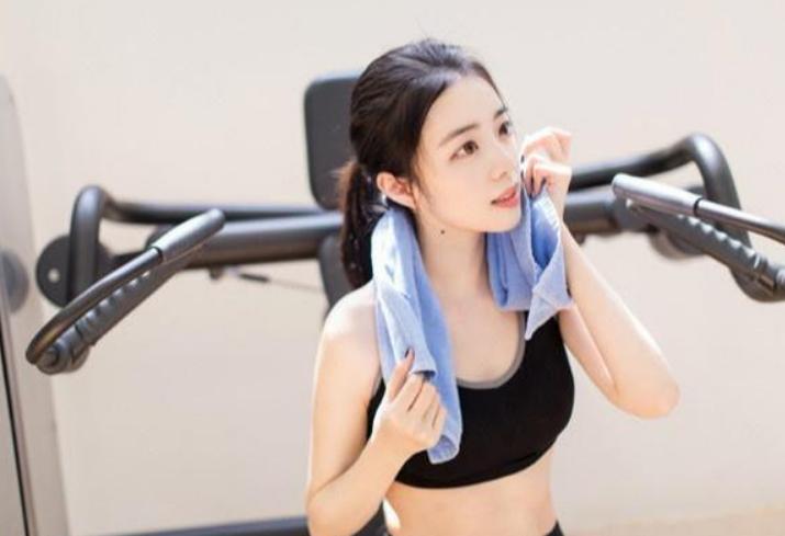 余霜和管泽元结婚uzi去了吗,余霜分手后热搜