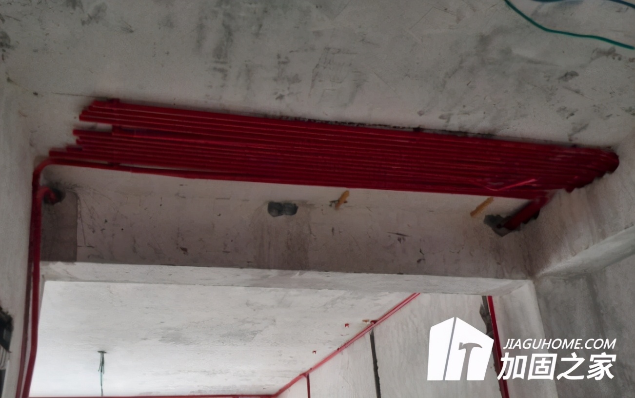 梁上打孔碳纤维加固,梁上打孔加固怎么收费