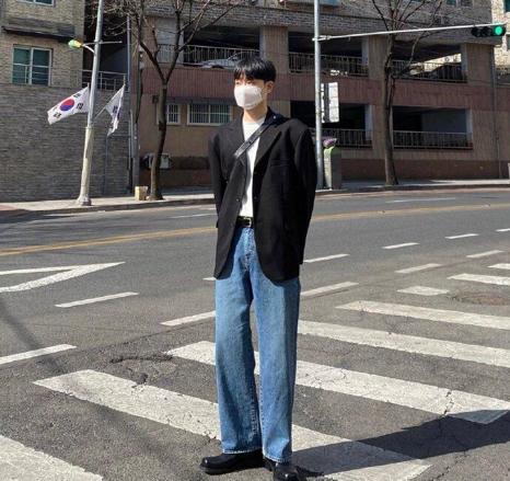 偏瘦的男生夏天怎么穿搭才好看,太瘦的男生怎么穿搭好看