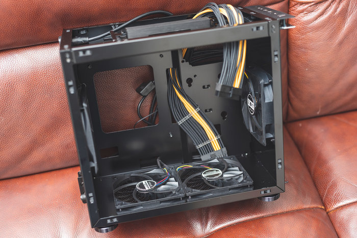 itx顶级主机配置,能提着走的电脑主机