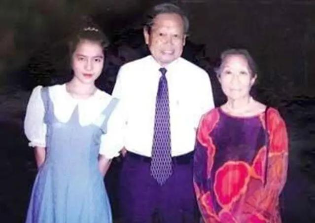 杨振宁与妻子翁帆育有子女吗,杨振宁女儿是否嫁给翁帆