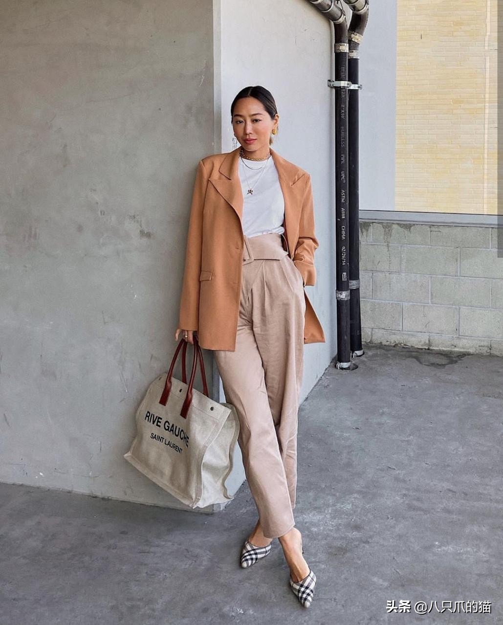 哪款美白精华能变白 (美白精华和什么搭配用比较好)