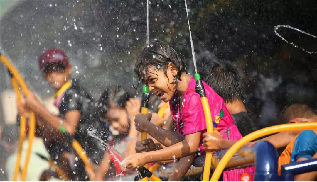 正是泼水时领事直通车提醒您