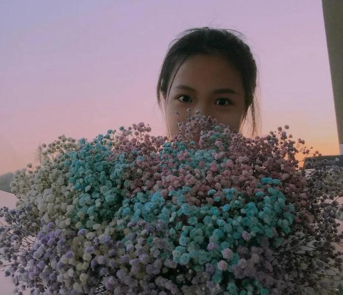 “天才少女”杨倩走红，长相甜美气质佳，家庭教育成就了她的今天