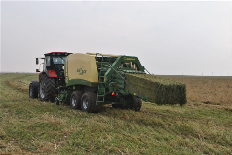 最新款小型多功能打捆机,目前最先进的大型打捆机