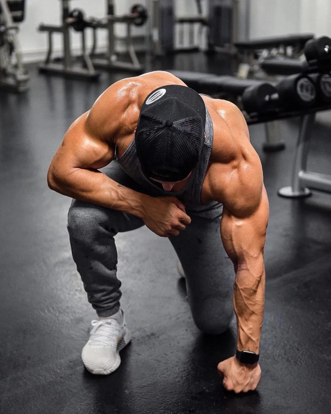 90后奶爸搞怪哄娃,肌肉奶爸带娃路人反应