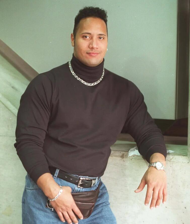 美国演员巨石强森自曝感染新冠,巨石强森与妻女确诊新冠