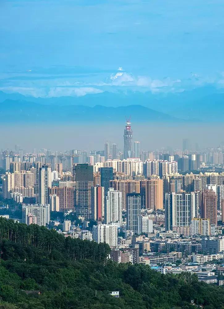 龙泉山山顶看美景,美丽的龙泉山