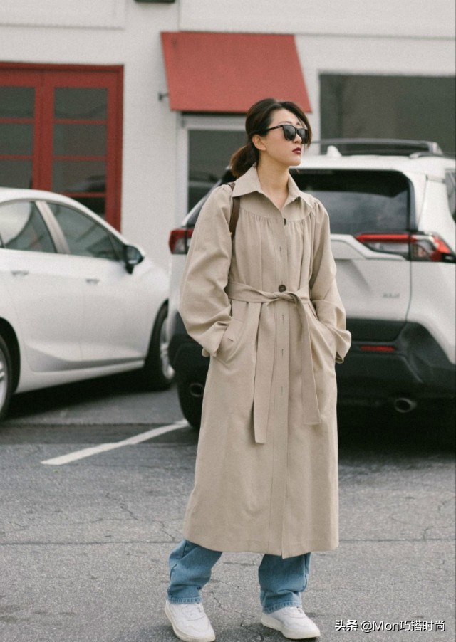 马丁靴风衣怎么搭配好看,黑色风衣搭配棕色马丁靴鞋