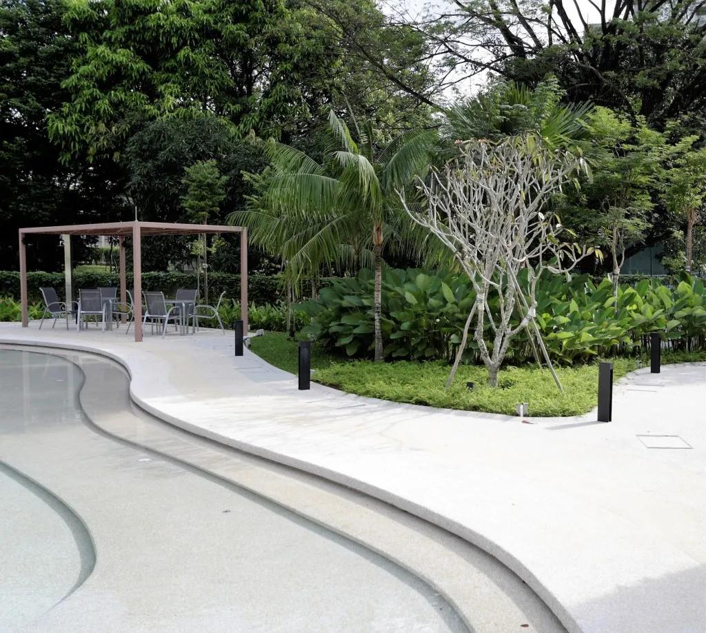 夏日泳池风景,夏日玩水胜地无边际泳池