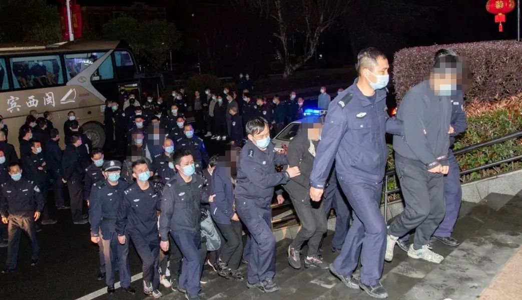 【关注】皮鞭、木棍、水牢……揭秘缅北的“发财梦”！