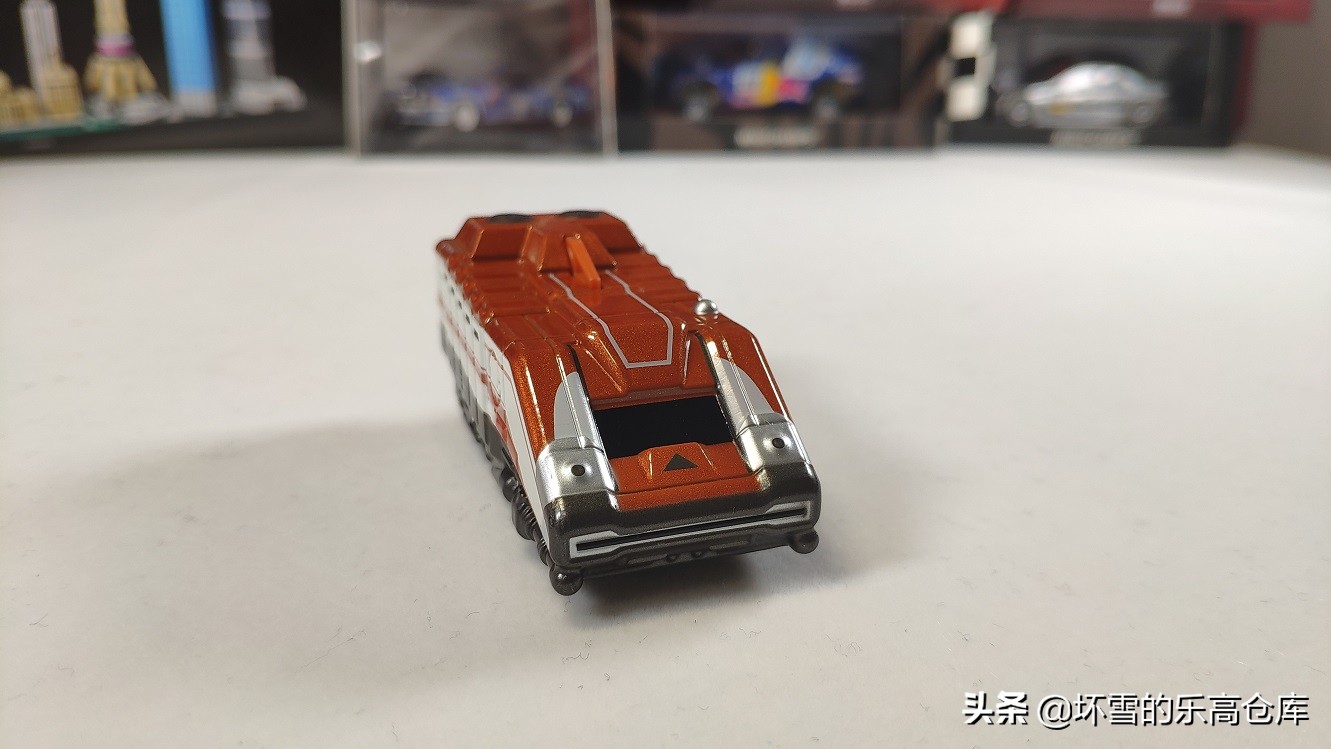 用100日元买多美卡,900日元