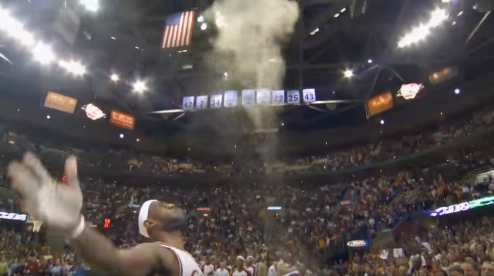 詹姆斯新赛季或穿回湖人23号,詹姆斯宣布签约湖人首秀