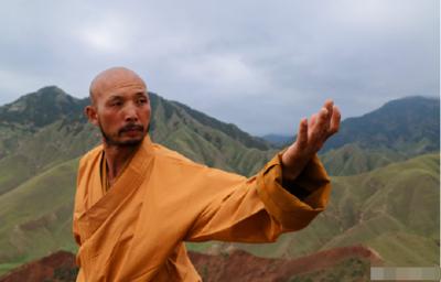 大师重现江湖！释延觉开少林养生班赚钱！力挺练喻轩教训网红馆长