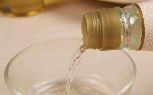 清理鱼缸内水垢需要把鱼捞出来吗,鱼缸壁水垢用柠檬酸清除不伤鱼