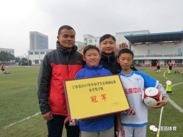 2022国际足坛发生的事,论中国足球的现状与未来论文