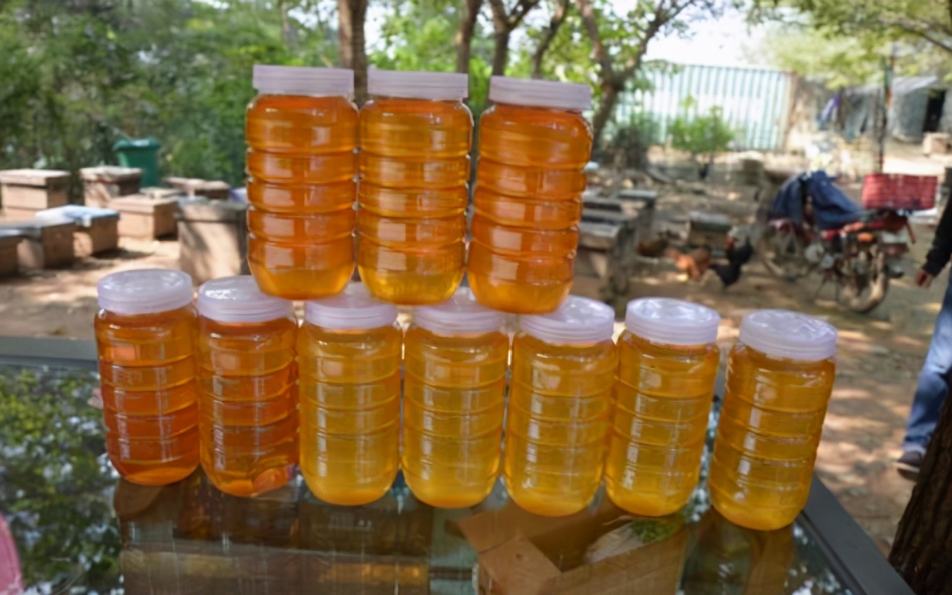 怎么辨别新蜂老蜂蜜真伪,养蜂人教你如何识别真假蜂蜜