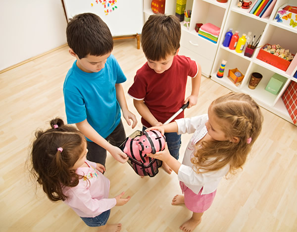 2岁宝宝各方面达标,2岁内宝宝各个阶段发育标准