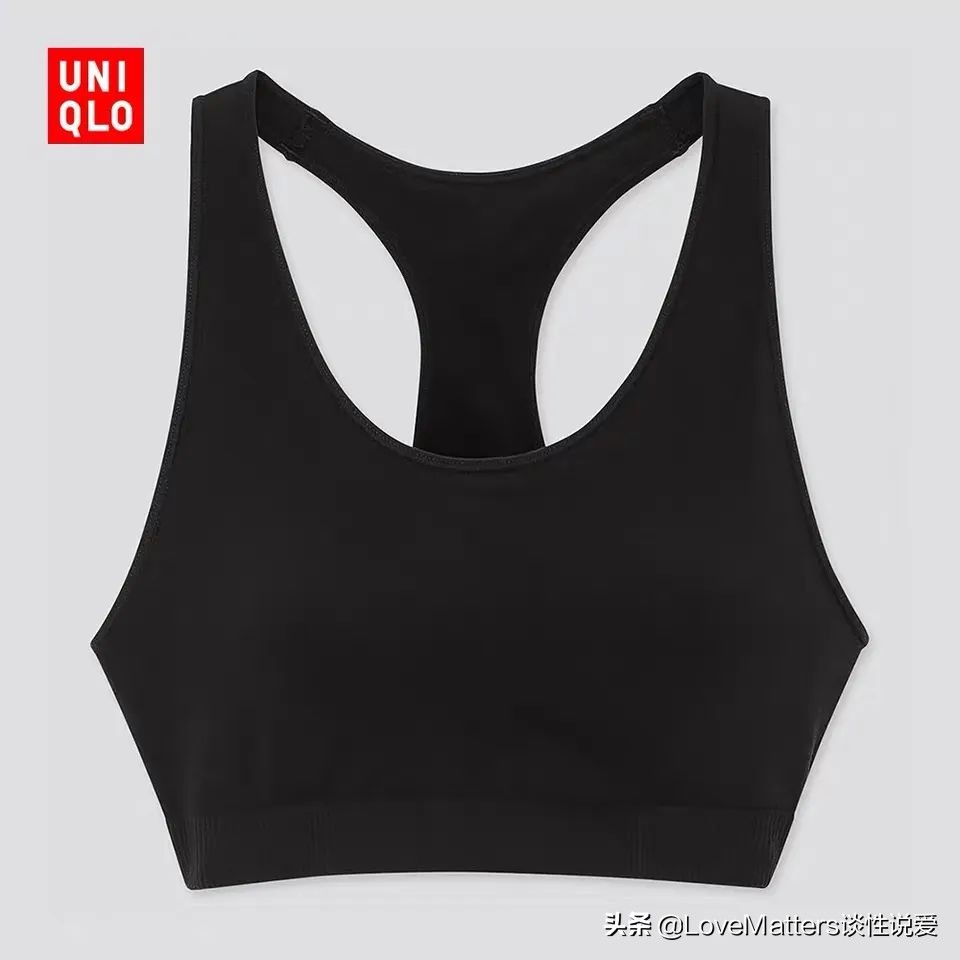 “嘿，你没穿内衣”“关你P事”