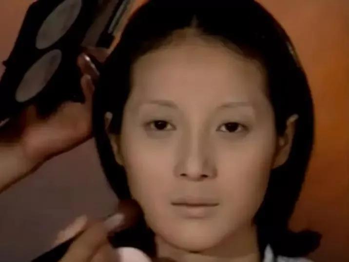 中国彩妆刷爆ins！背后“神仙”藏不住了！我：寄头可以包邮吗？